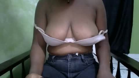 Snapshot of yummychocolate_2 chatting on 24, 9, 2025 YUMMY online show from 24, 9, 2025