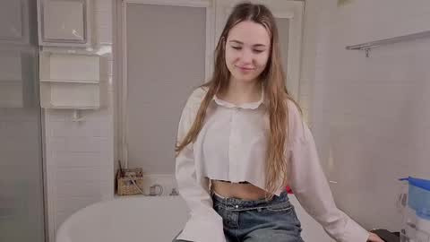 Snapshot of yummyemiily chatting on 7, 2, 2026 Emily online show from 7, 2, 2026