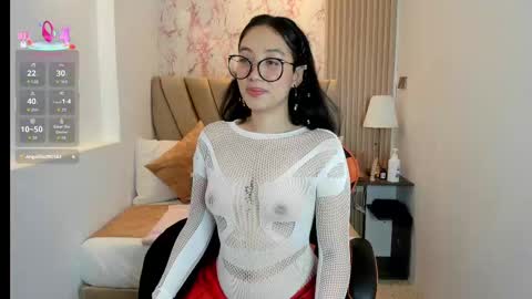 Snapshot of yuna__min chatting on 3, 10, 2025 Yuna  online show from 3, 10, 2025