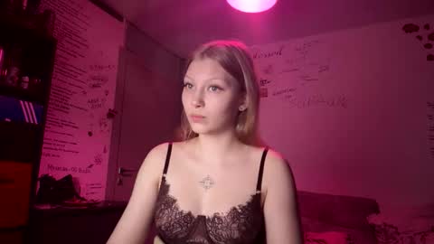 Snapshot of yunarosee chatting on 21, 10, 2025 yunarosee online show from 21, 10, 2025