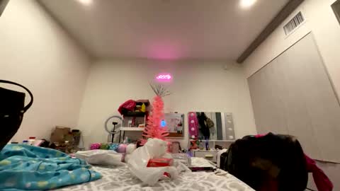 Snapshot of yungfemslut chatting on 10, 11, 2025 BbyTSSLut online show from 10, 11, 2025