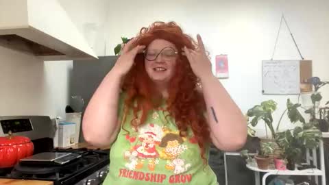 Snapshot of yungnotinnocent chatting on 17, 12, 2025 Etta and N online show from 17, 12, 2025