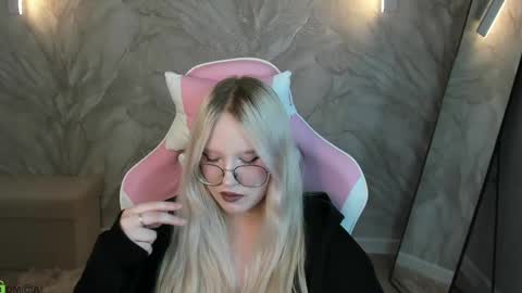 Snapshot of yungsatou chatting on 29, 4, 2026 Yungsatou online show from 29, 4, 2026