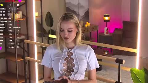 Snapshot of yungtessa chatting on 2, 7, 2026 Tessa online show from 2, 7, 2026