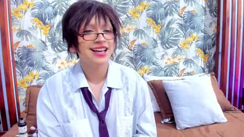 Snapshot of yuri_kay chatting on 10, 4, 2026 Yuri Kay online show from 10, 4, 2026