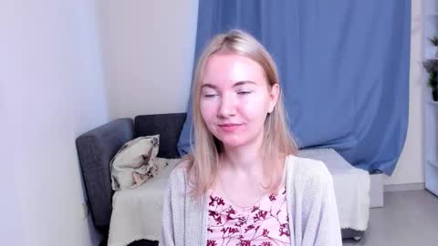 Snapshot of yuricazel chatting on 5, 11, 2025 Alesia online show from 5, 11, 2025