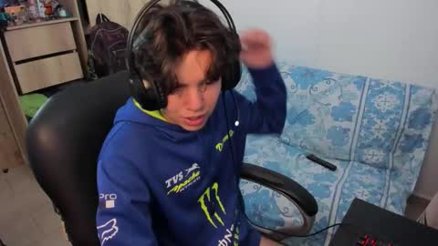 Snapshot of yurii_moody chatting on 1, 12, 2025 yurii_moody online show from 1, 12, 2025