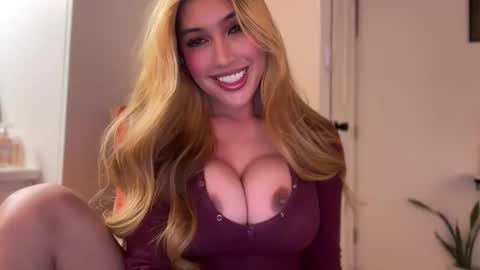 Snapshot of yurika_suckxx chatting on 31, 5, 2026 GODDESS SOFIA online show from 31, 5, 2026