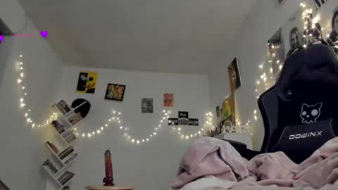 paola online show from 9, 3, 2025