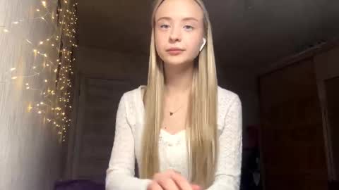 Snapshot of yutwiner chatting on 16, 12, 2025 May online show from 16, 12, 2025