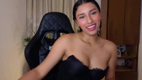 Snapshot of yuziidreams chatting on 8, 3, 2026 yuzii Im new to these pages so I hope you guys are kind to me. online show from 8, 3, 2026