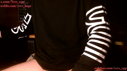 Snapshot of yves_eggormouscock chatting on 16, 12, 2024 Yves Eggormous Cock online show from 16, 12, 2024