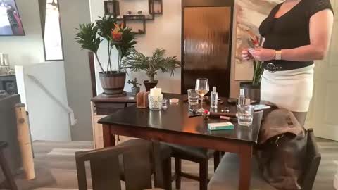 Yvonne online show from 10, 2, 2026