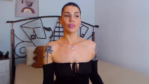 I V Y   online show from 14, 12, 2024