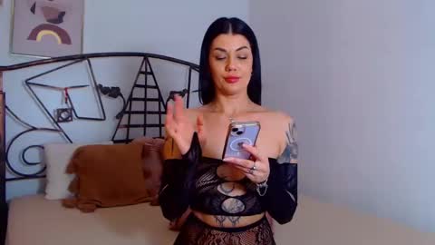 I V Y   online show from 5, 1, 2025