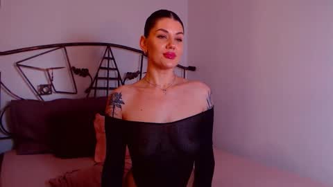 Snapshot of yvonneeverlee chatting on 8, 1, 2026 I V Y online show from 8, 1, 2026