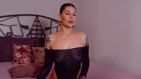 Snapshot of yvonneeverlee chatting on 22, 4, 2026 I V Y online show from 22, 4, 2026