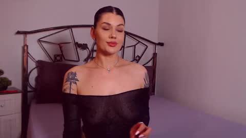 Snapshot of yvonneeverlee chatting on 30, 4, 2026 I V Y online show from 30, 4, 2026