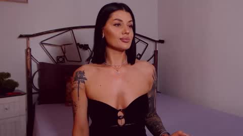 Snapshot of yvonneeverlee chatting on 1, 6, 2026 I V Y online show from 1, 6, 2026