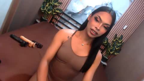 Snapshot of yvonnellvs chatting on 9, 2, 2026 yvonnellvs online show from 9, 2, 2026