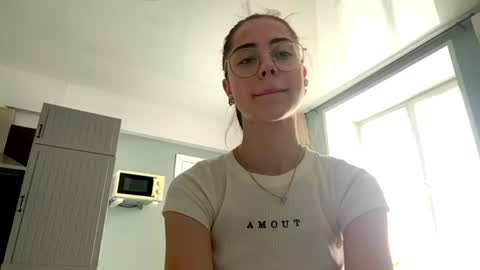 Snapshot of yvonnepfluger chatting on 30, 5, 2026 Lina online show from 30, 5, 2026