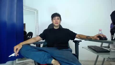 Snapshot of zacktk7 chatting on 20, 12, 2024 zack online show from 20, 12, 2024