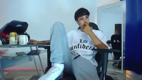 Snapshot of zacktk7 chatting on 24, 12, 2024 zack online show from 24, 12, 2024