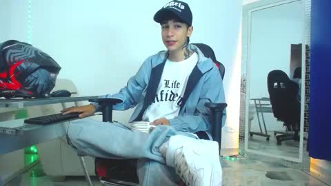 Snapshot of zacktk7 chatting on 25, 12, 2024 zack online show from 25, 12, 2024