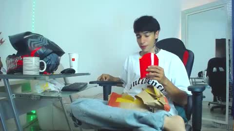 Snapshot of zacktk7 chatting on 25, 12, 2024 zack online show from 25, 12, 2024