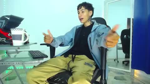 Snapshot of zacktk7 chatting on 30, 12, 2024 zack online show from 30, 12, 2024