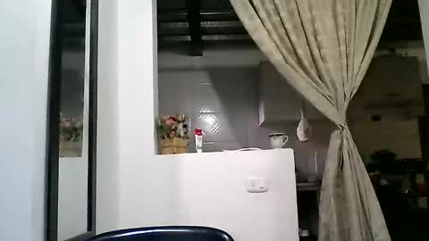 Snapshot of zafiro_rubi chatting on 8, 4, 2026 Zafiro online show from 8, 4, 2026