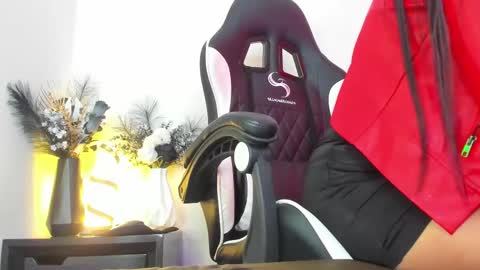 Snapshot of zafiro_winslow chatting on 12, 3, 2025 GODDESS ZAFIRO WINSLOW online show from 12, 3, 2025