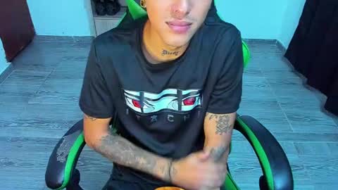 Snapshot of zafirocum chatting on 4, 4, 2026 BiG Zafiro online show from 4, 4, 2026
