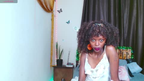 Snapshot of zara_lae chatting on 17, 12, 2024 nicky online show from 17, 12, 2024