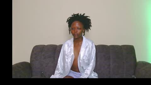 Snapshot of zara_lae chatting on 17, 12, 2025 nicky online show from 17, 12, 2025