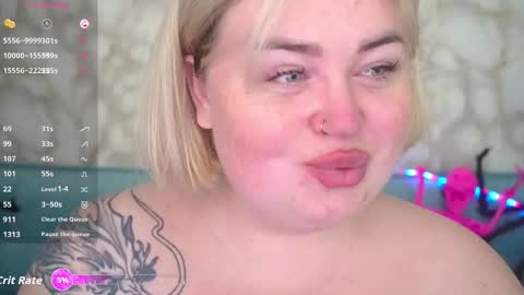 Snapshot of zarareign_ chatting on 28, 10, 2025 Lola online show from 28, 10, 2025