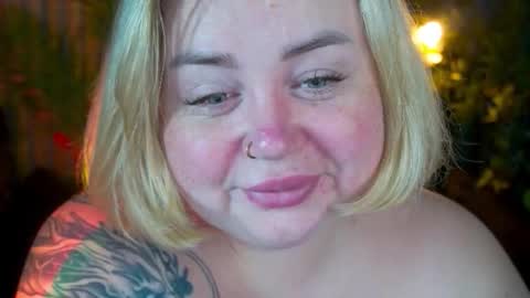 Snapshot of zarareign_ chatting on 18, 11, 2025 Lola online show from 18, 11, 2025