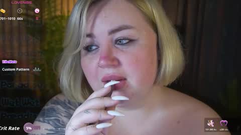 Snapshot of zarareign_ chatting on 3, 12, 2025 Lola online show from 3, 12, 2025