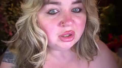 Snapshot of zarareign_ chatting on 23, 7, 2026 Lola online show from 23, 7, 2026