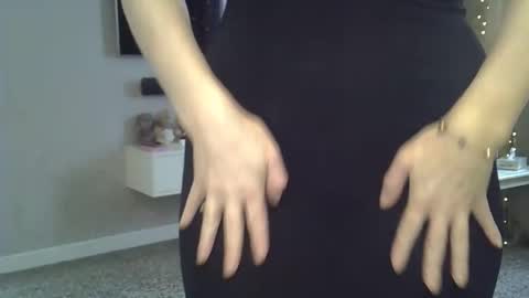 Snapshot of zarinaswift chatting on 7, 3, 2026 Zarina Swift online show from 7, 3, 2026