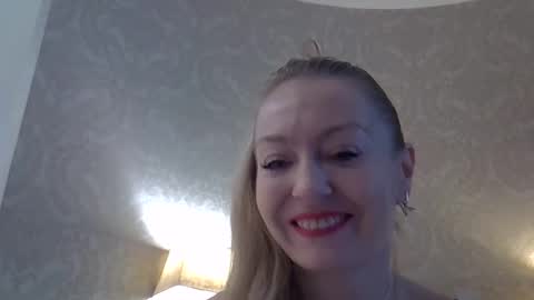 Snapshot of zarinaswift chatting on 10, 3, 2026 Zarina Swift online show from 10, 3, 2026