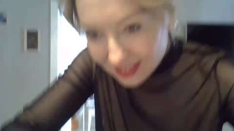 Snapshot of zarinaswift chatting on 15, 4, 2026 Zarina Swift online show from 15, 4, 2026