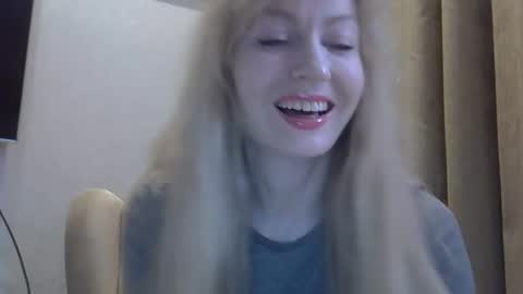 Snapshot of zarinaswift chatting on 21, 4, 2026 Zarina Swift online show from 21, 4, 2026