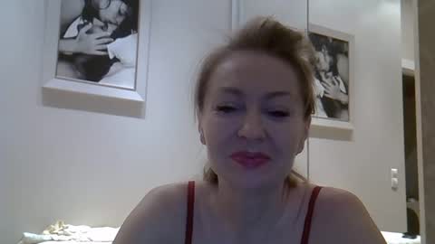 Snapshot of zarinaswift chatting on 23, 4, 2026 Zarina Swift online show from 23, 4, 2026