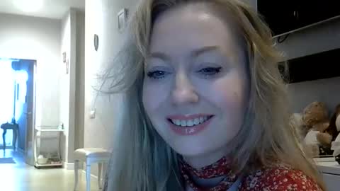 Snapshot of zarinaswift chatting on 30, 5, 2026 Zarina Swift online show from 30, 5, 2026