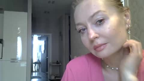 Snapshot of zarinaswift chatting on 2, 6, 2026 Zarina Swift online show from 2, 6, 2026