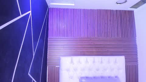 Snapshot of zarinawynne chatting on 5, 4, 2026 Zarina Waynne online show from 5, 4, 2026