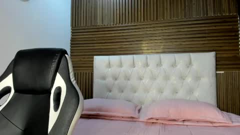 Snapshot of zarinawynne chatting on 13, 4, 2026 Zarina Waynne online show from 13, 4, 2026