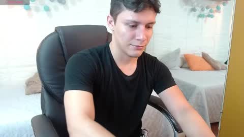 Snapshot of zayn_clausen chatting on 18, 4, 2026 zayn_clausen online show from 18, 4, 2026