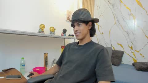 Snapshot of zayn_fox32 chatting on 30, 3, 2026 Zayn online show from 30, 3, 2026